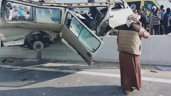 إصابة 19 فردًا نتيجة انقلاب ميكروباص على الطريق الصحراوي في البحيرة