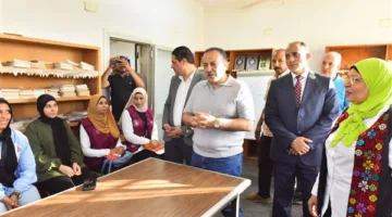 محافظ أسيوط يزور مركز شباب نجع سبع لمتابعة الفعاليات الشبابية