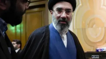 مجتبی خامنئی يقترب من موقع القيادة العليا