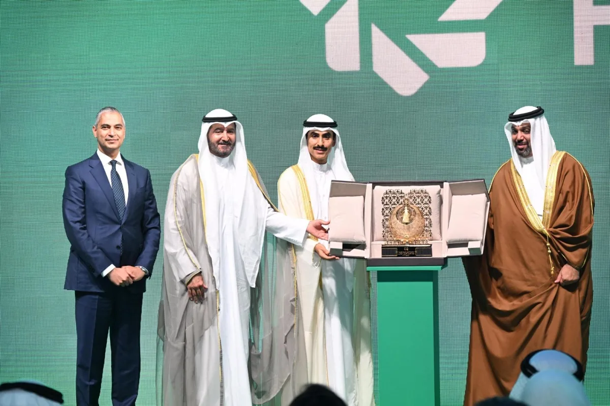 بيت التمويل الكويتي يقدم الهوية البصرية الجديدة للبنك الأهلي المتحد.
