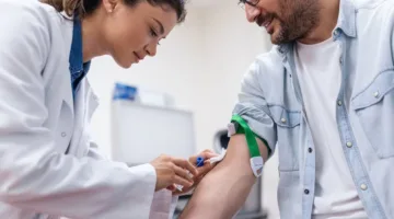 علامات زيادة هرمون الحليب: كيف تتباين بين الرجال والنساء؟
