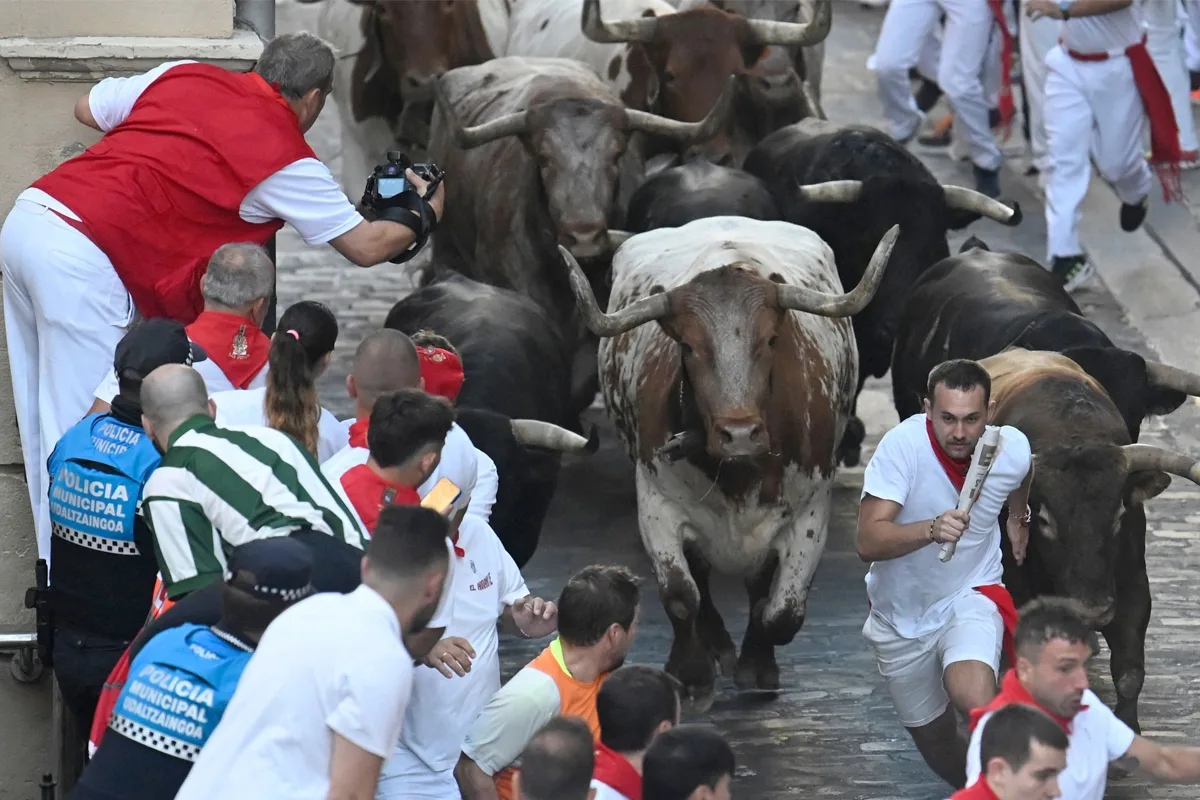 الشوارع ضيقة، العدو ثور، وعدد المصابين 6