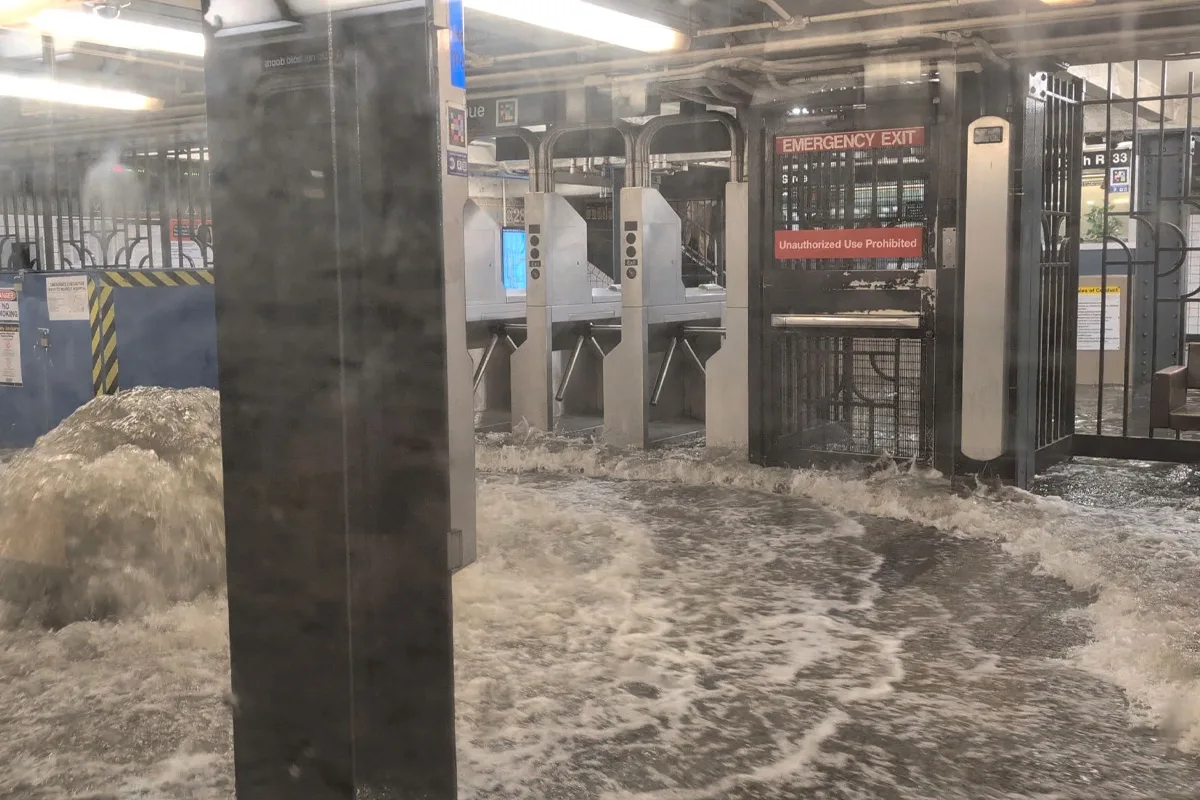 نيويورك ونيوجيرسي submerged in water نيويورك ونيوجيرسي submerged in water