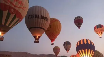 44 رحلة بالون هوائي تحمل 850 سائحًا من جنسيات مختلفة في سماء الأقصر.