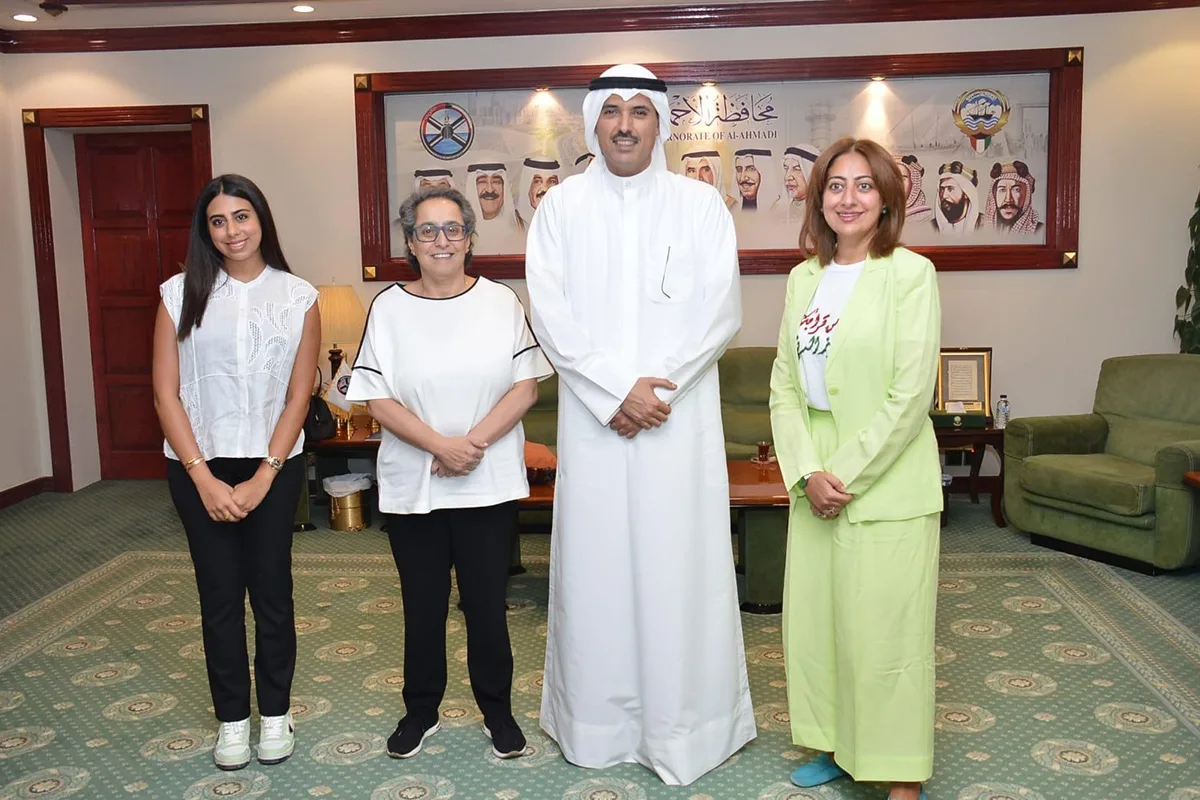 محافظ الأحمدي يستضيف فريق «أمنية» لبحث تعزيز استدامة مشروع إعادة تدوير البلاستيك محافظ الأحمدي يستضيف فريق «أمنية» لبحث تعزيز استدامة مشروع إعادة تدوير البلاستيك