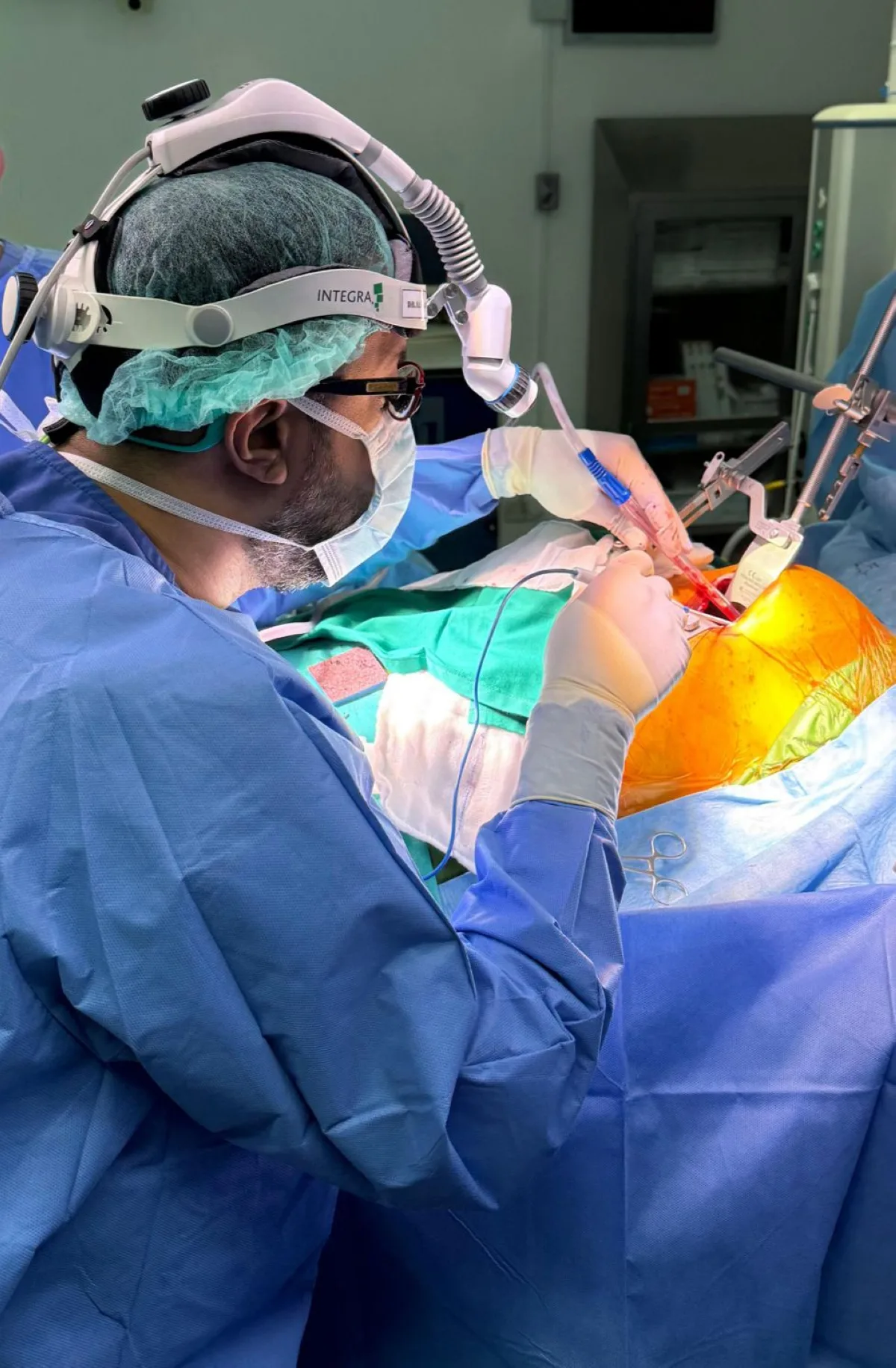 «نجاح أول عملية جراحية للشرايين باستخدام تقنية التدخل القليل» «نجاح أول عملية جراحية للشرايين باستخدام تقنية التدخل القليل»