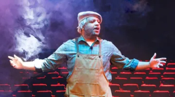 «ملك المسرح» تحط رحالها في الرياض ضمن جولة في الخليج