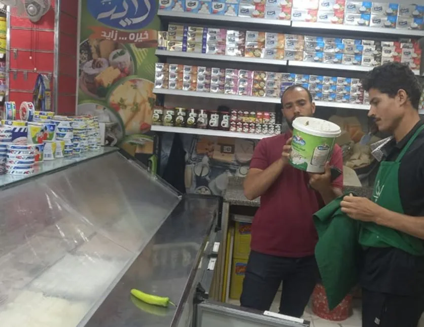 دمياط: حملات تفتيشية تُسفر عن ضبط مخالفات تموينية وصحية في الأسواق