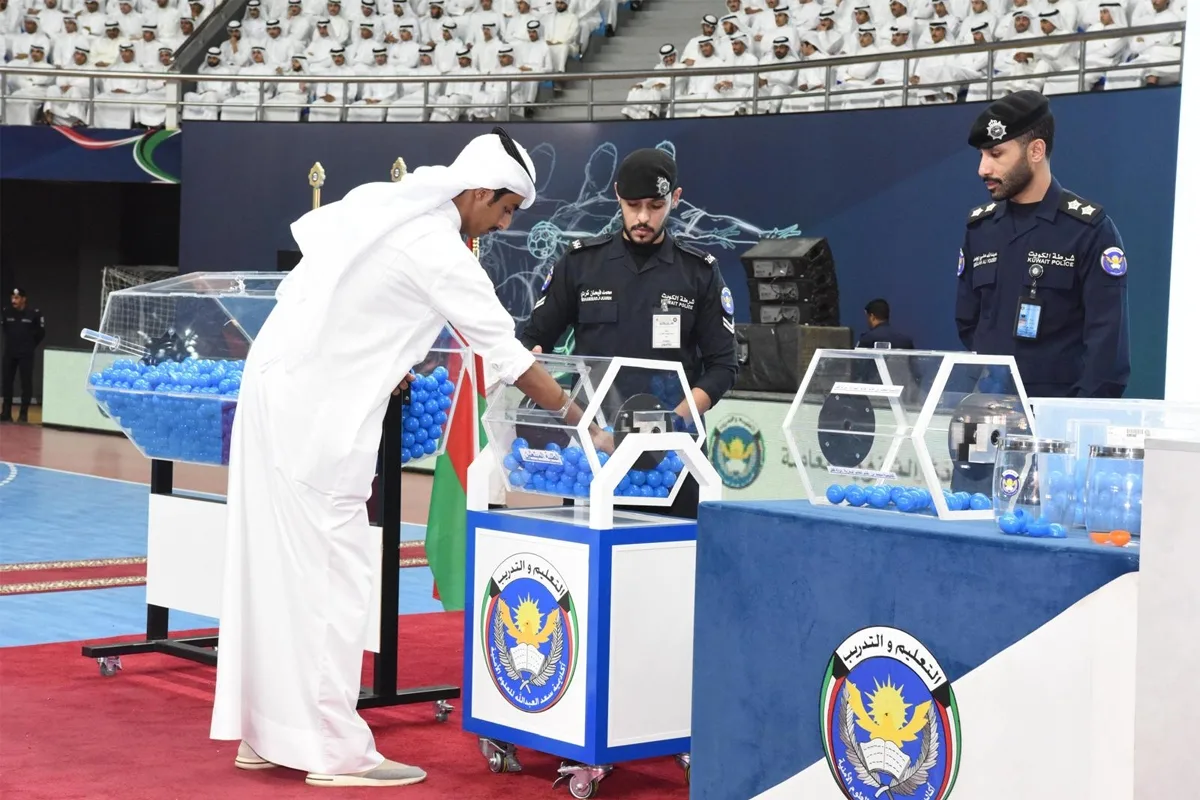 وزارة الداخلية تنظم قرعة للدفعة التاسعة والأربعين من الضباط والبعثات الخارجية وزارة الداخلية تنظم قرعة للدفعة التاسعة والأربعين من الضباط والبعثات الخارجية