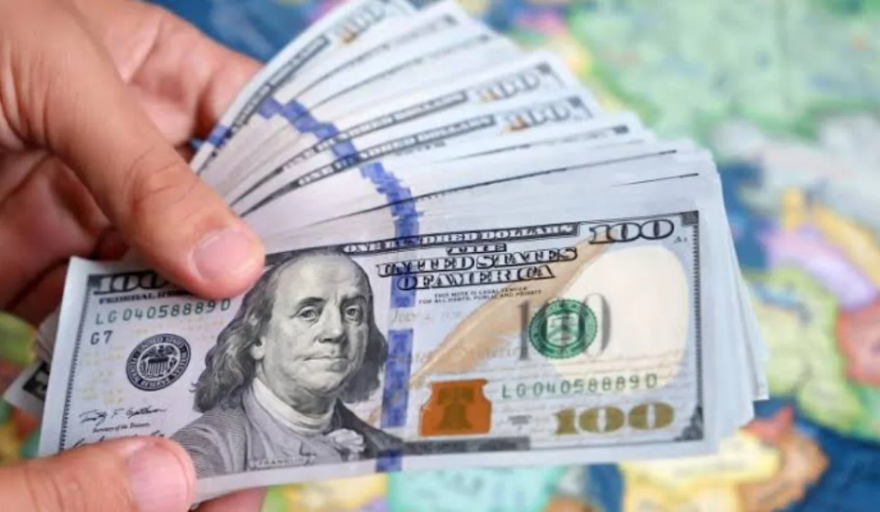 عاجل.. سعر الدولار اليوم يظل مرتفعاً مقابل الجنيه المصري عاجل.. سعر الدولار اليوم يظل مرتفعاً مقابل الجنيه المصري