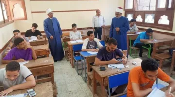 رئيس قطاع المعاهد الأزهرية ونائبه يتجولان في امتحان الرياضيات التطبيقية للقسم العلمي