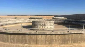 نائب محافظ مطروح يشرف على توسعة محطة معالجة الصرف الصحي ويقود حملة تنظيف في الكيلو 4