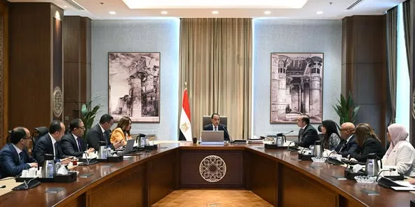 رئيس الوزراء يتباحث حول الأساليب المقترحة لتفعيل الأنظمة الخاصة بقانون الإيجار الجديد رئيس الوزراء يتباحث حول الأساليب المقترحة لتفعيل الأنظمة الخاصة بقانون الإيجار الجديد
