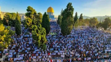 50 ألف شخص يؤدون صلاة الجمعة في المسجد الأقصى وسط إجراءات أمنية صارمة