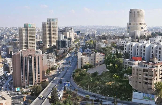 طقس حار وجاف مع تحذيرات بشأن التعرض لأشعة الشمس