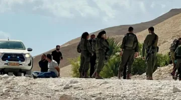 اعتداءات المستوطنين تجبر عائلتين فلسطينيتين على مغادرة منازلهما في الأغوار الشمالية قسراً