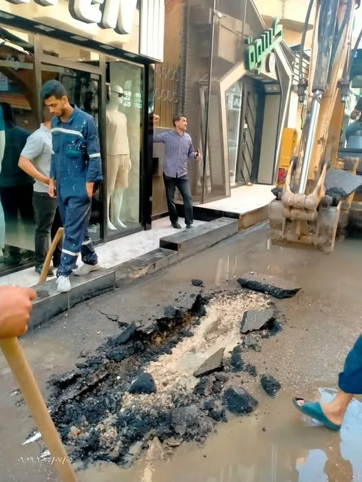 استجابة فورية لكسر غير متوقع في خط مياه الشرب بمنطقة فلل الجامعة في الزقازيق، الشرقية. استجابة فورية لكسر غير متوقع في خط مياه الشرب بمنطقة فلل الجامعة في الزقازيق، الشرقية.