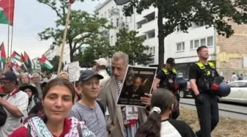 عرب وأجانب ينظمون مسيرة في شوارع برلين للاحتجاج على الجرائم الإسرائيلية