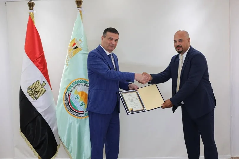 وزير الزراعة ومنصة “حوار” يقدمان تكريمًا لأفضل المبادرات في مجال الزراعة.