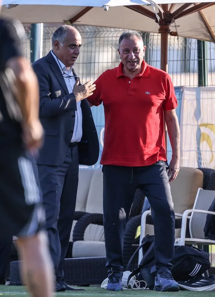 بمساعدة الخطيب.. الأهلي يبدأ تدريباته الأولى في تونس تحضيراً للموسم الجديد (صور) بمساعدة الخطيب.. الأهلي يبدأ تدريباته الأولى في تونس تحضيراً للموسم الجديد (صور)