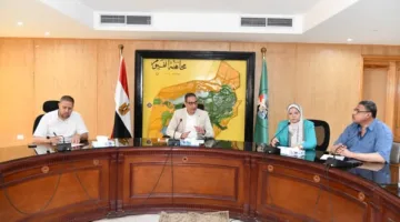 محافظ الفيوم يؤكد على ضرورة استمرار الفحوصات والاختبارات الدورية لمياه بحيرة قارون لضمان جودتها
