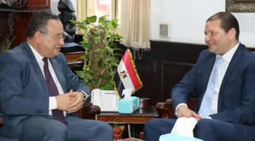 جامعة الإسكندرية تستعرض سبل التعاون مع التأمين الصحي الشامل لتوفير خدمات طبية شاملة