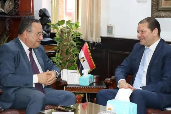 جامعة الإسكندرية تستعرض سبل التعاون مع التأمين الصحي الشامل لتوفير خدمات طبية شاملة