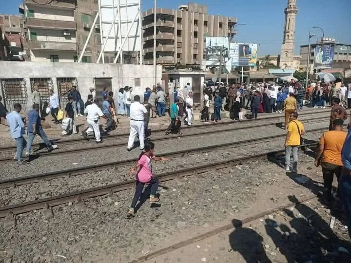 توك توك: أزمة حادة على الطرق