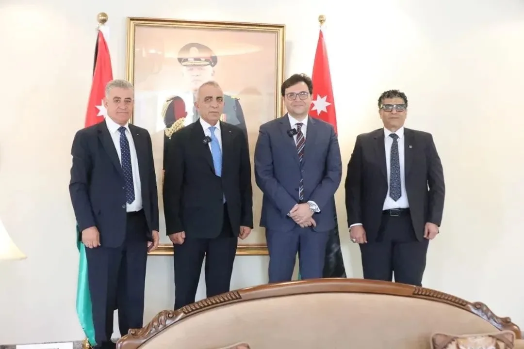 وزير الثقافة يجتمع بنظيره الأردني لمناقشة التعاون في مجالات التراث والفنون الموسيقية والمسرح. وزير الثقافة يجتمع بنظيره الأردني لمناقشة التعاون في مجالات التراث والفنون الموسيقية والمسرح.