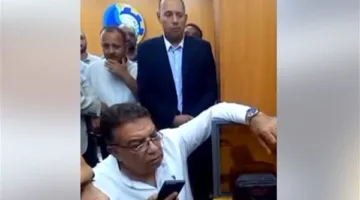 محافظ الدقهلية يهدد مسؤولي شركة المياه: “سأقطع المياه عنكم، جربوا العطش كما يعاني الآخرون” (فيديو)