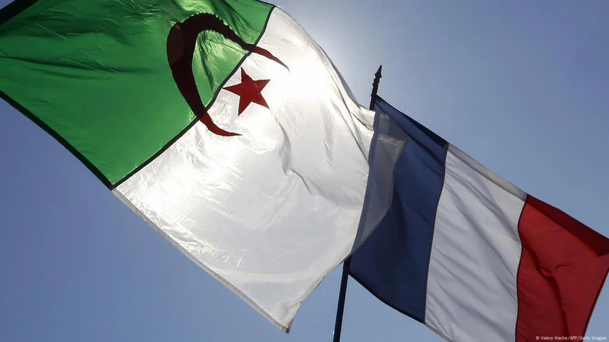 لماذا ألغت الجزائر بطاقات الدخول المميزة لمطاراتها وموانئها الممنوحة للسفارة الفرنسية؟ لماذا ألغت الجزائر بطاقات الدخول المميزة لمطاراتها وموانئها الممنوحة للسفارة الفرنسية؟