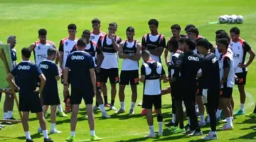 محاضرة تدريبية من فيريرا للاعبي الزمالك قبل جلسة اليوم.