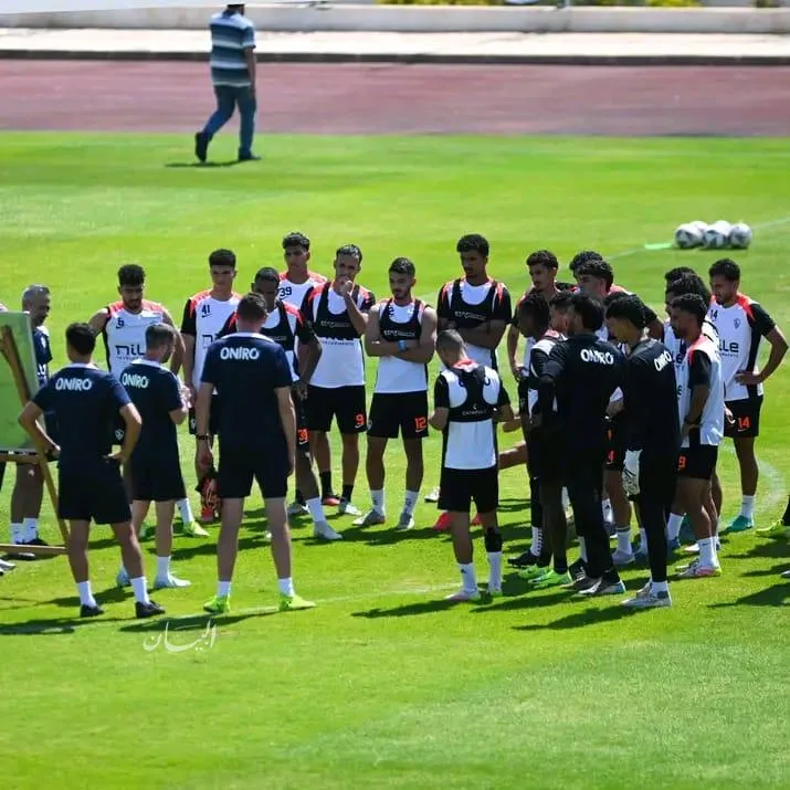 محاضرة تدريبية من فيريرا للاعبي الزمالك قبل جلسة اليوم.