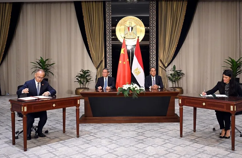 مصر والصين توجهان ضربة جديدة إلى الدولار الأمريكي مصر والصين توجهان ضربة جديدة إلى الدولار الأمريكي