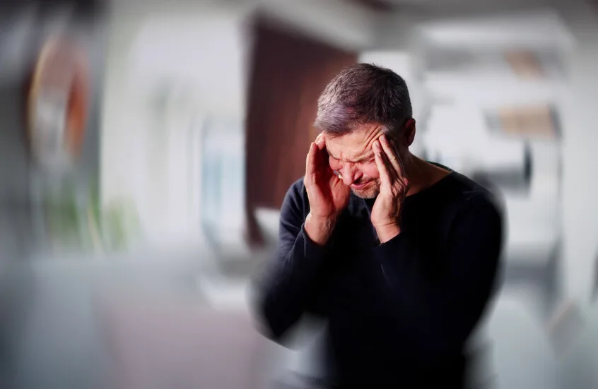 خدعة غامضة تكتسح الإنترنت والعلم يكشف حقيقة فعاليتها في معالجة الصداع النصفي.