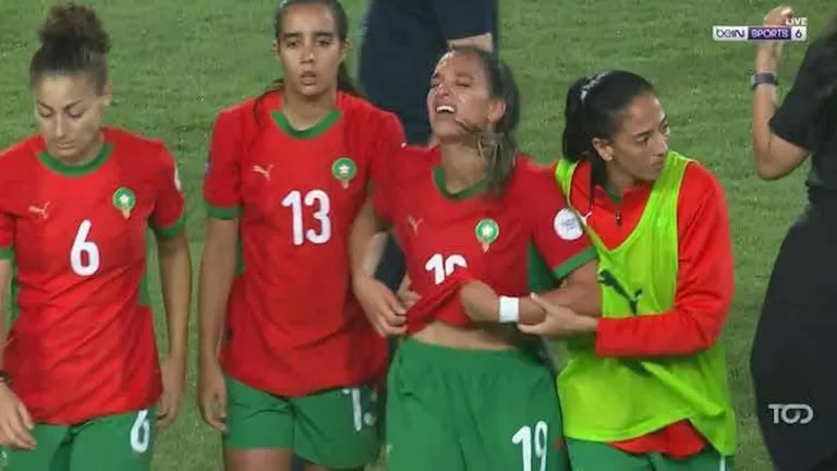 6 صور توثق لحظات بكاء لاعبات المغرب بعد فقدان لقب كأس أمم أفريقيا للسيدات 6 صور توثق لحظات بكاء لاعبات المغرب بعد فقدان لقب كأس أمم أفريقيا للسيدات