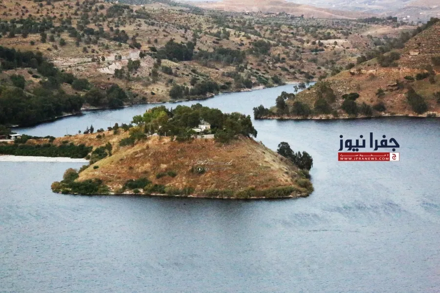 الأردن يحتل المرتبة الثالثة كأقل دولة في العالم من حيث الموارد المائية. الأردن يحتل المرتبة الثالثة كأقل دولة في العالم من حيث الموارد المائية.