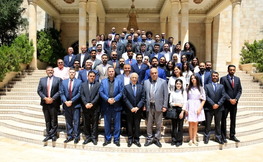 العيسوي يجتمع مع شباب “أبناء الأردن” ونساء من منطقة الأزرق