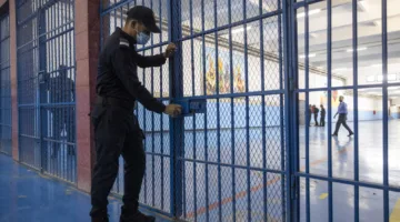 الحكومة تعدل قرار تنظيم “إدارات السجون”
