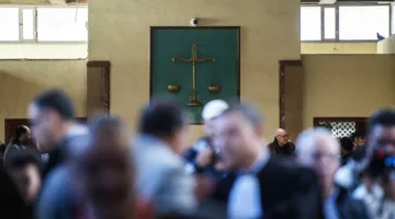 إلقاء القبض على شبكة لتجارة الملفات القضائية في سلا تضم محامين مزورين وضابط شرطة.