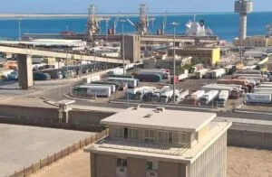 نقل 9 آلاف طن و475 شاحنة من البضائع العامة والمختلفة عبر موانئ البحر الأحمر.