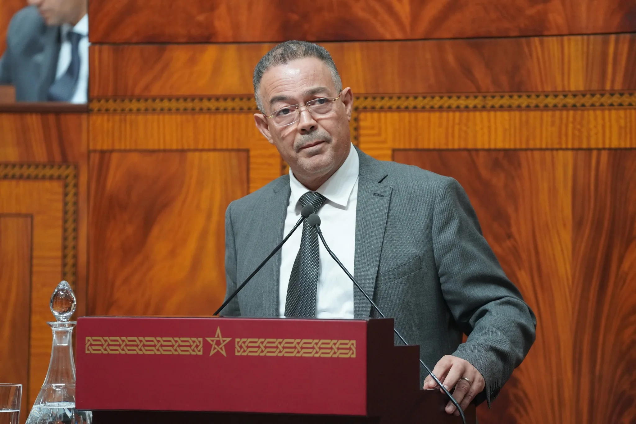 لقجع يبرز جاهزية الحكومة لمراجعة معايير الدعم الاجتماعي