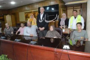 محافظ الغربية يوزع أجهزة تعويضية وكراسي متحركة على 13 مواطنًا