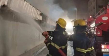 حريق يندلع في شقة داخل مبنى مكون من 4 طوابق بمدينة العاشر من رمضان حريق يندلع في شقة داخل مبنى مكون من 4 طوابق بمدينة العاشر من رمضان