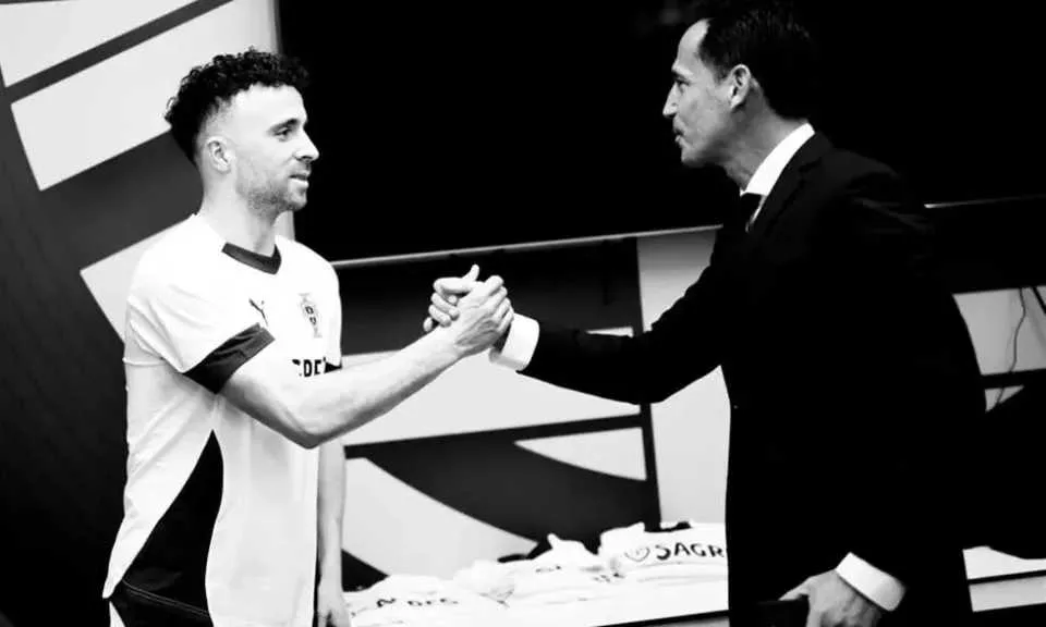 عاجل: الاتحاد البرتغالي يعلن وفاة ديوجو جوتا لاعب ليفربول وشقيقه ويطلب دقيقة صمت في يورو السيدات عاجل: الاتحاد البرتغالي يعلن وفاة ديوجو جوتا لاعب ليفربول وشقيقه ويطلب دقيقة صمت في يورو السيدات