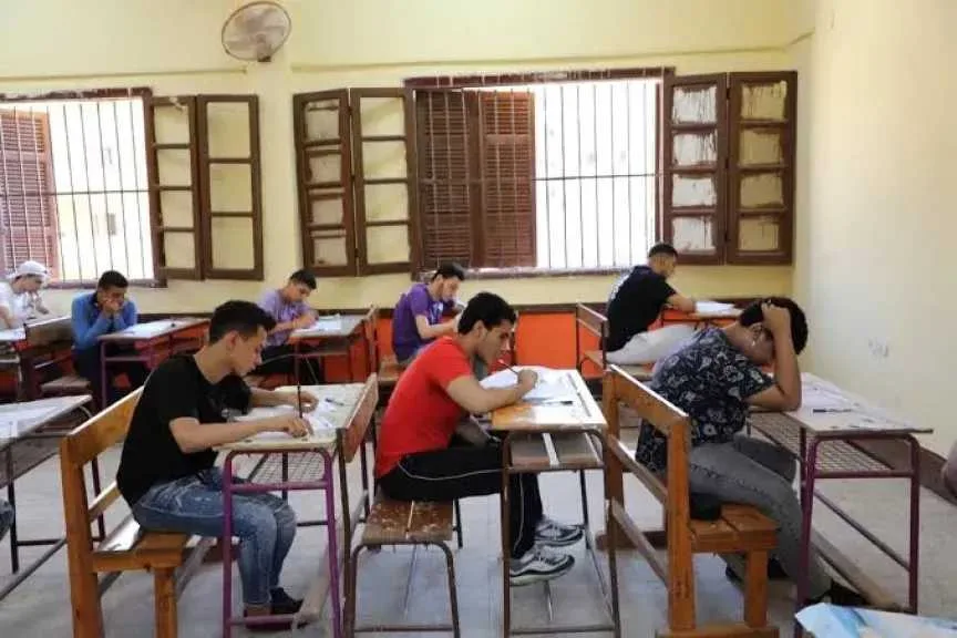 خلال امتحان الكيمياء للثانوية العامة… وقوع 5 طلاب في حالة إغماء وإعياء بمحافظة البحيرة خلال امتحان الكيمياء للثانوية العامة… وقوع 5 طلاب في حالة إغماء وإعياء بمحافظة البحيرة