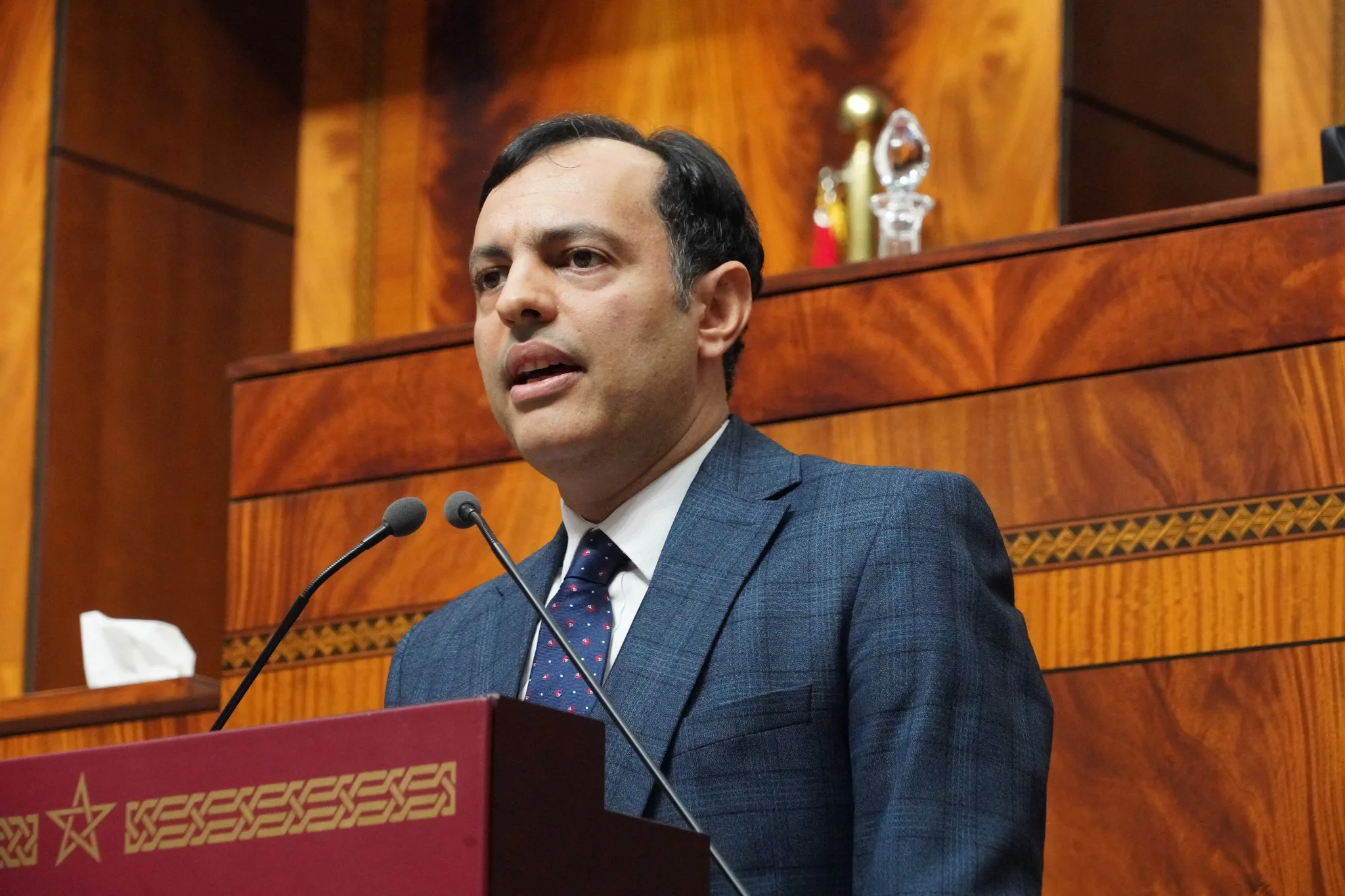 الحكومة تخصص مليار درهم لتسهيل الانتقال من الاقتصاد غير الرسمي الحكومة تخصص مليار درهم لتسهيل الانتقال من الاقتصاد غير الرسمي