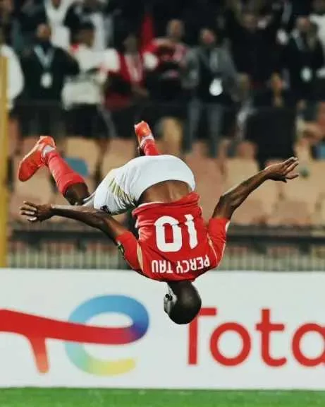 الزمالك يتفاوض مع بيرسي تاو بدعم من ممدوح عباس.. وعبد المنصف يكشف تفاصيل الصفقة. الزمالك يتفاوض مع بيرسي تاو بدعم من ممدوح عباس.. وعبد المنصف يكشف تفاصيل الصفقة.