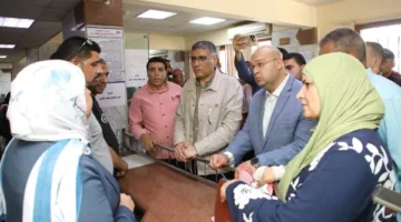 محافظ الجيزة يراقب جهود تسهيل الإجراءات للمواطنين في المركز التكنولوجي بمنشأة القناطر