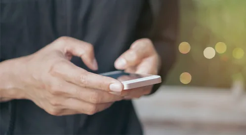 تحذيرات حول العزلة الناتجة عن استخدام الهاتف